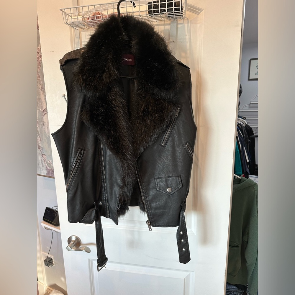 *NEW*Sz M* Vigors* Vest/belted/faux fur